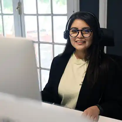 Jefa de ventas de Hosting.pe y formas de contactar telefónicamente con Hosting, alojamiento web con atención las 24 horas